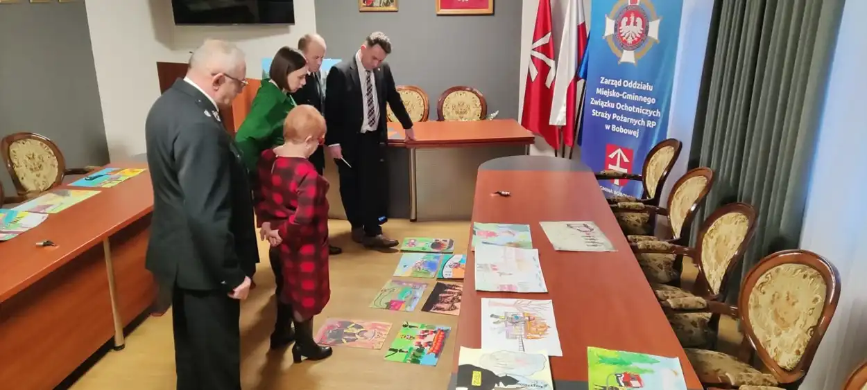 Strażackie inspiracje na papierze. Laureaci konkursu plastycznego w Bobowej