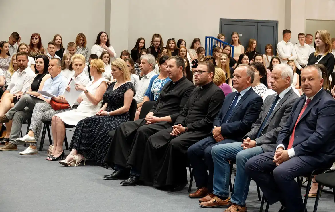 W szkołach powiatowych odbyło się uroczyste zakończenie roku szkolnego