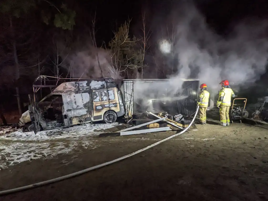 Nowy Sącz: Spłonęły trzy garaże i samochód dostawczy