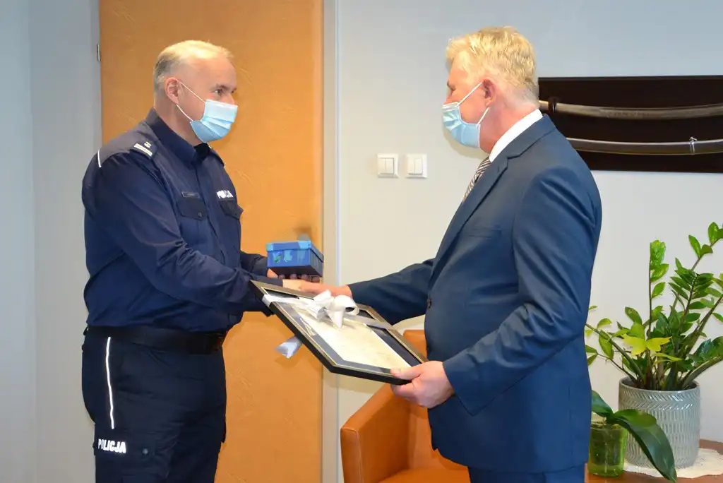 Podinspektor Bogdan Lechowicz po 27 latach służby pożegnał się z mundurem