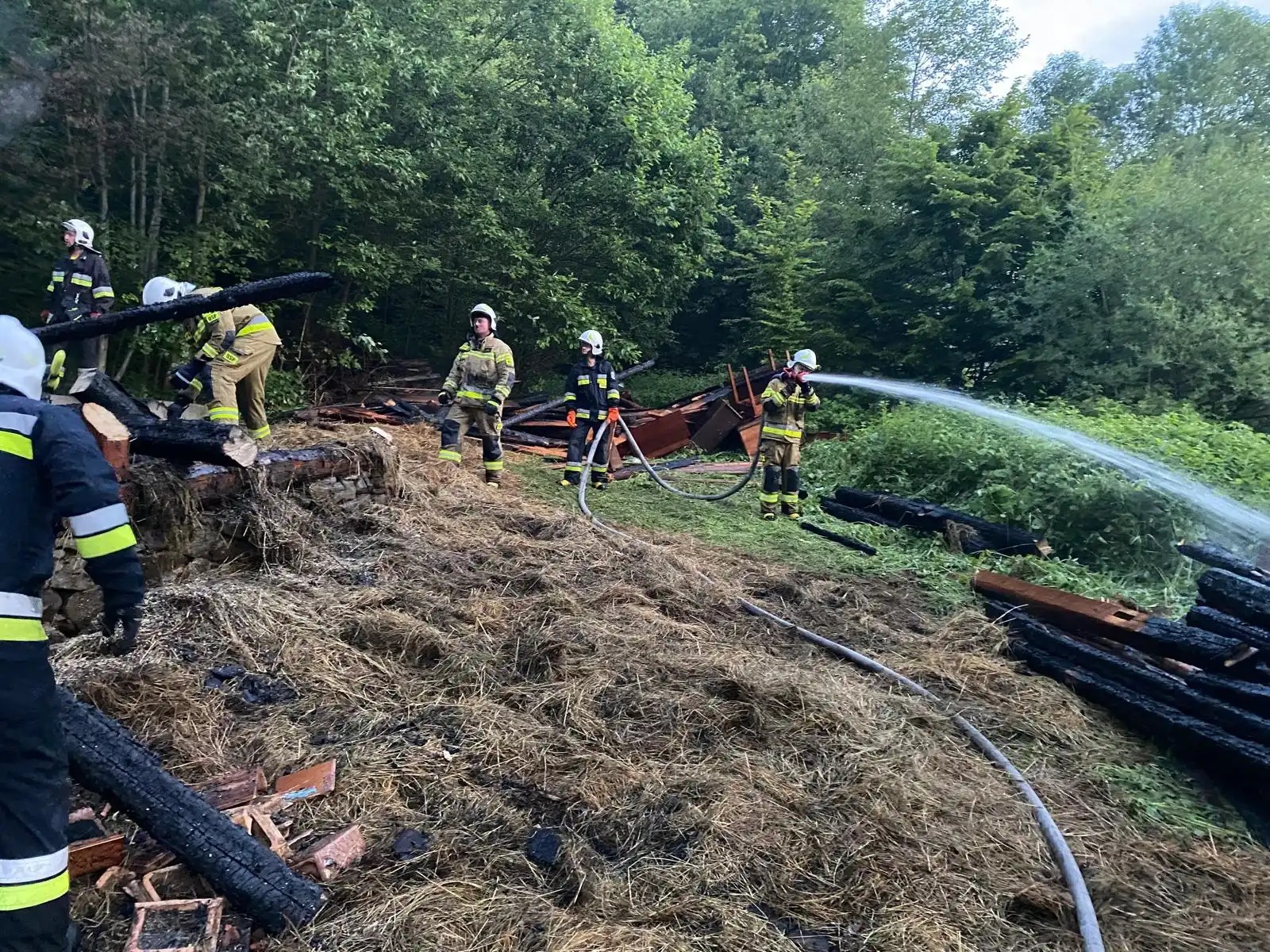 Pożar w Zabrzeży. Spłonął budynek gospodarczy