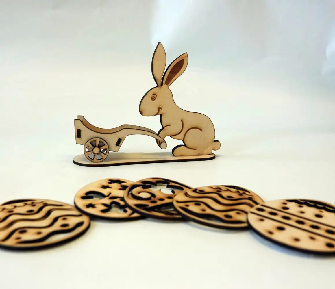 W Zakładzie Aktywności Zawodowej w Nawojowej powstają palmy, świąteczne zajączki i wiele ozdób