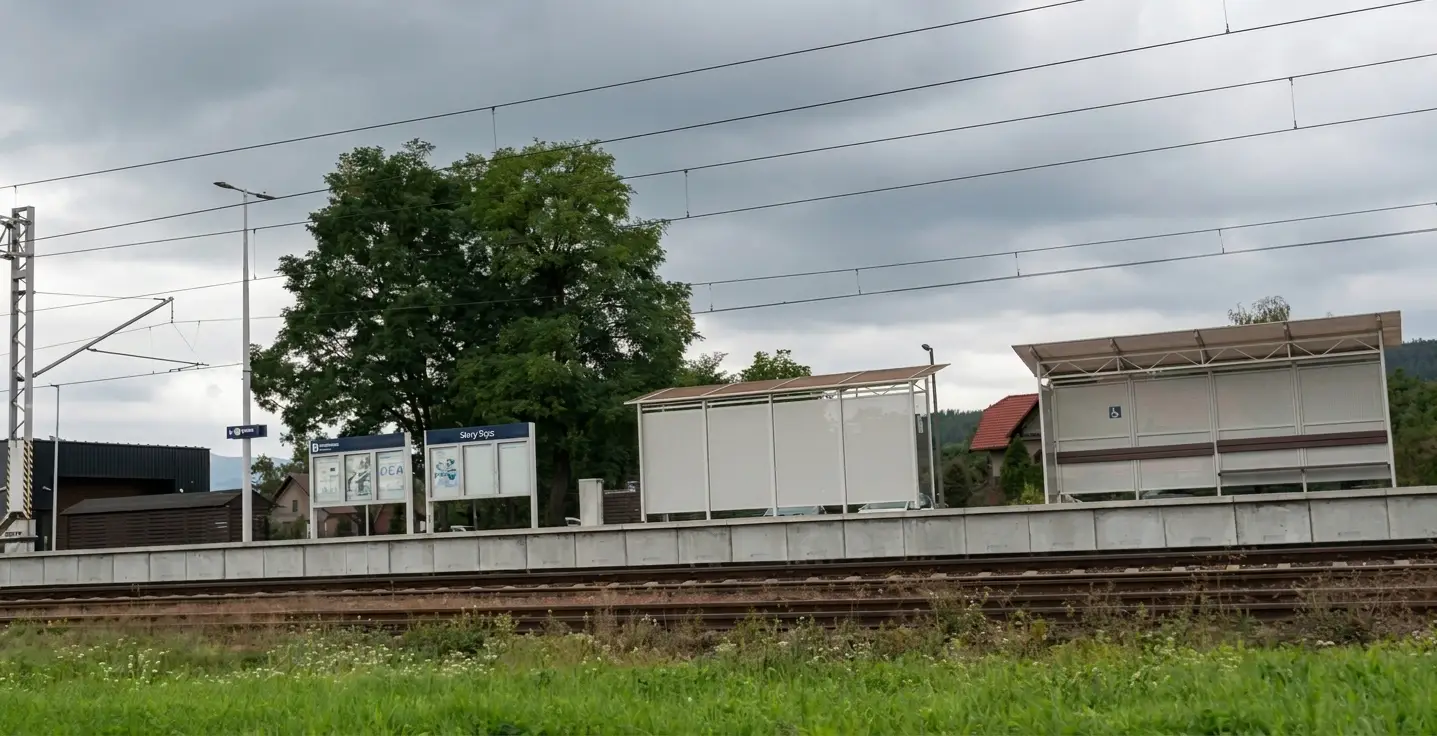 Zaplanowali wycieczkę pociągiem ze Starego Sącza do Łomnicy-Zdroju. Bilety kupili, za rowery zapłacili, ale zostali na peronie