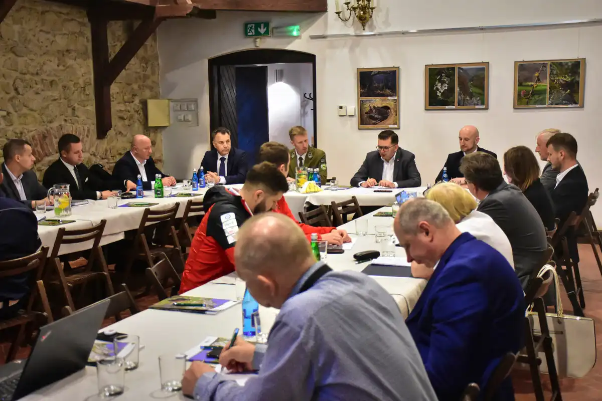 Małopolska: Posiedzenie Wojewódzkiego Zespołu Zarządzania Kryzysowego. Dyskutowano o bezpiecznych wakacjach dzieci i młodzieży