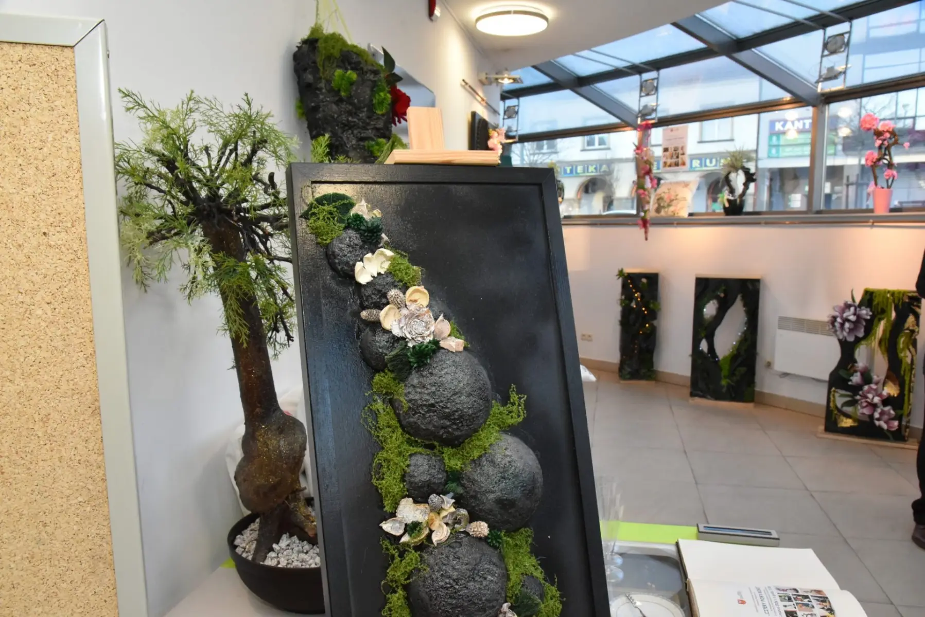 „Cztery pory roku”. Wystawa Marzeny Pietrzak w Limanowej