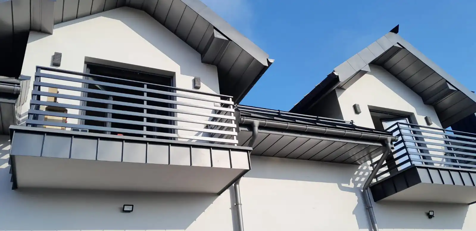 Pożar w Korzennej. Ogień pojawił się na poddaszu domu jednorodzinnego