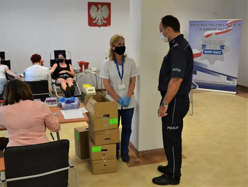 Akcja „103 litry krwi na 103. rocznicę powstania Policji” trwa nadal. 22 czerwca w Nowym Sączu zebrano ponad 8 litrów krwi