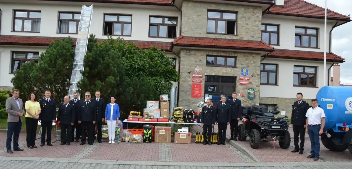 Quady, AED, kamera termowizyjna i specjalistyczny sprzęt. Duże doposażenie OSP w gminie Łososina Dolna