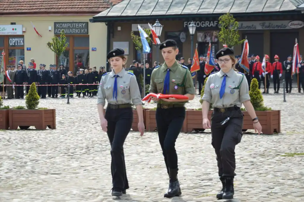 Obchody Święta Narodowego Trzeciego Maja w Warszawie i w Starym Sączu