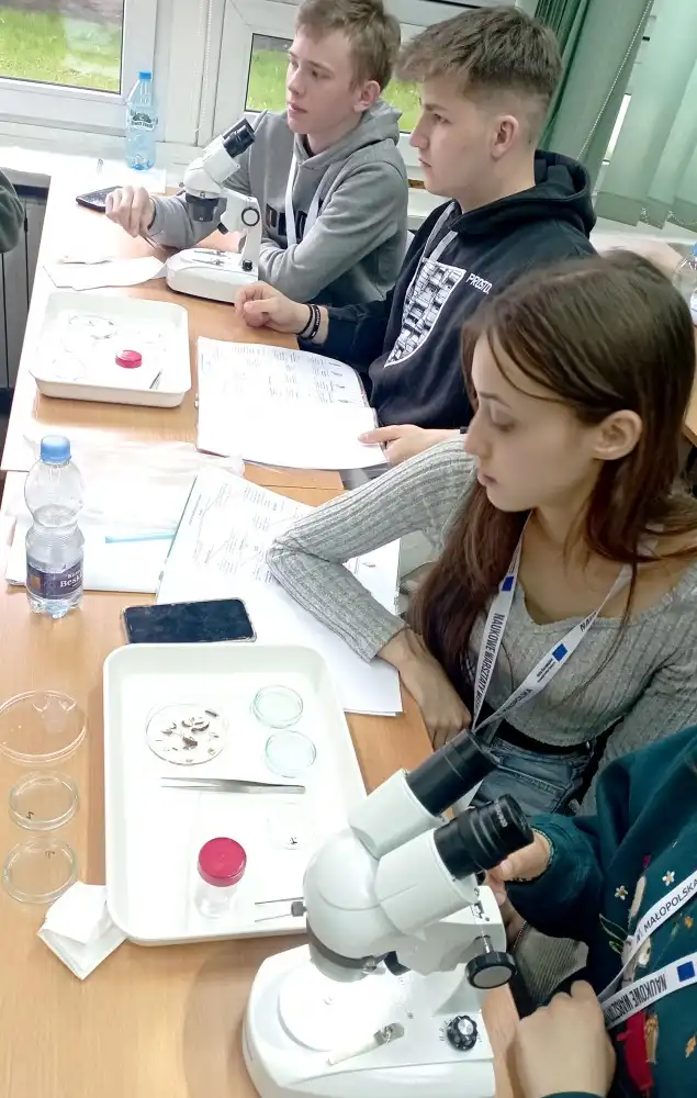 Uczniowie ZS w Starym Sączu uczestniczyli w zajęciach warsztatowych w Uniwersytecie Rolniczym