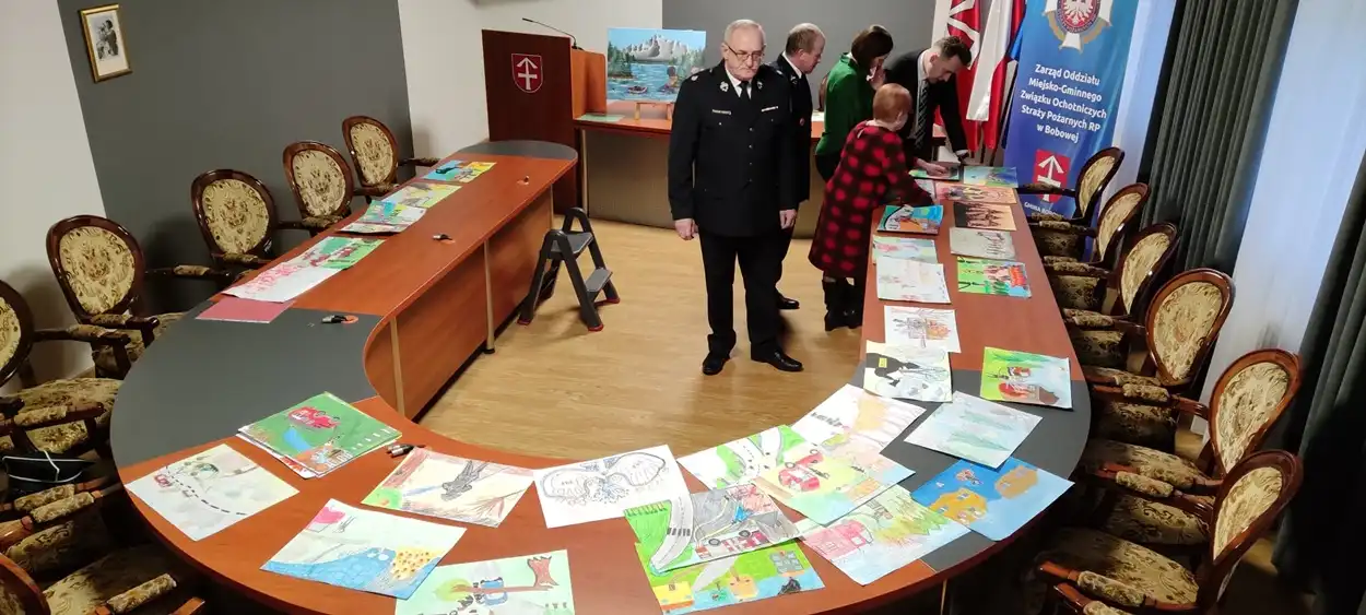 Strażackie inspiracje na papierze. Laureaci konkursu plastycznego w Bobowej