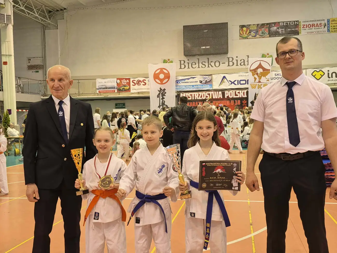 Walka, determinacja i podium. Świetne wyniki młodych karateków z Łukowicy