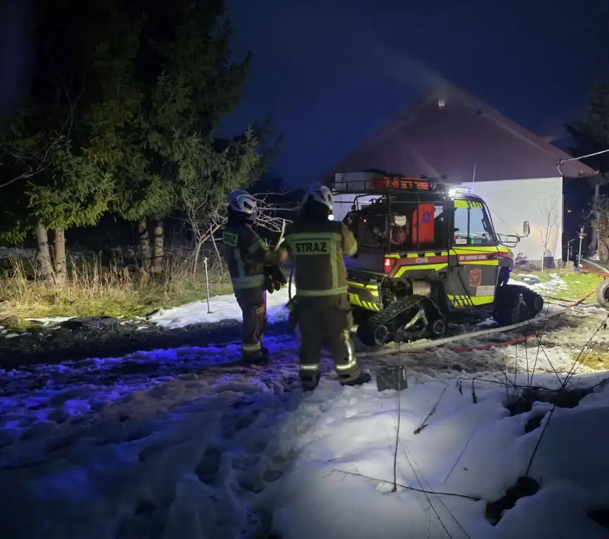 Trudny teren i płonący budynek. Polaris Ranger uratował sytuację