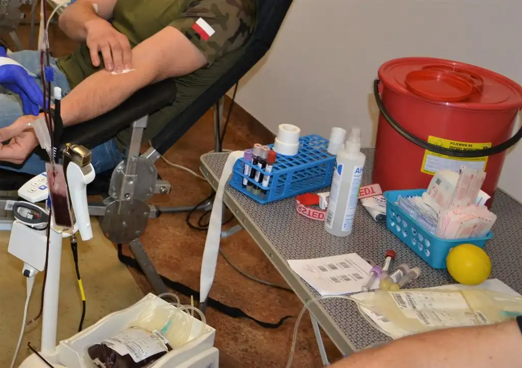 W ramach akcji „Nasza krew – Nasza Ojczyzna” w sądeckiej komendzie zebrano ponad 12 litrów krwi