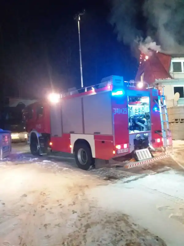 Pożar budynku mieszkalnego w Naściszowej. Z ogniem walczyło 7 zastępów straży