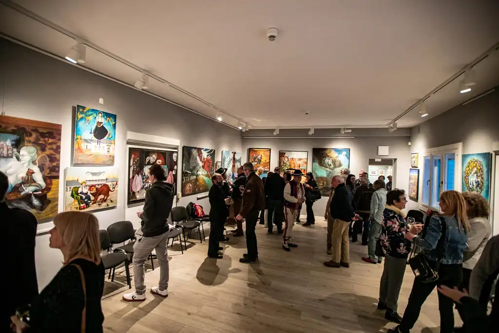 Barwne światy Marty Kołodziej w Muzeum Nikifora w Krynicy-Zdroju