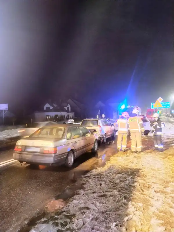 Kraksa na DK 75 w Łabowej. Jedna osoba trafiła do szpitala