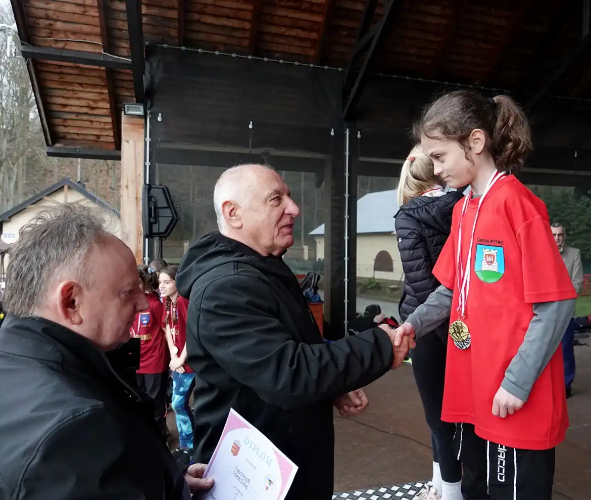 Mistrzostwa Powiatu w biegach przełajowych. W zawodach uczestniczyło blisko 800 dzieci ze szkół podstawowych i średnich z Sądecczyzny