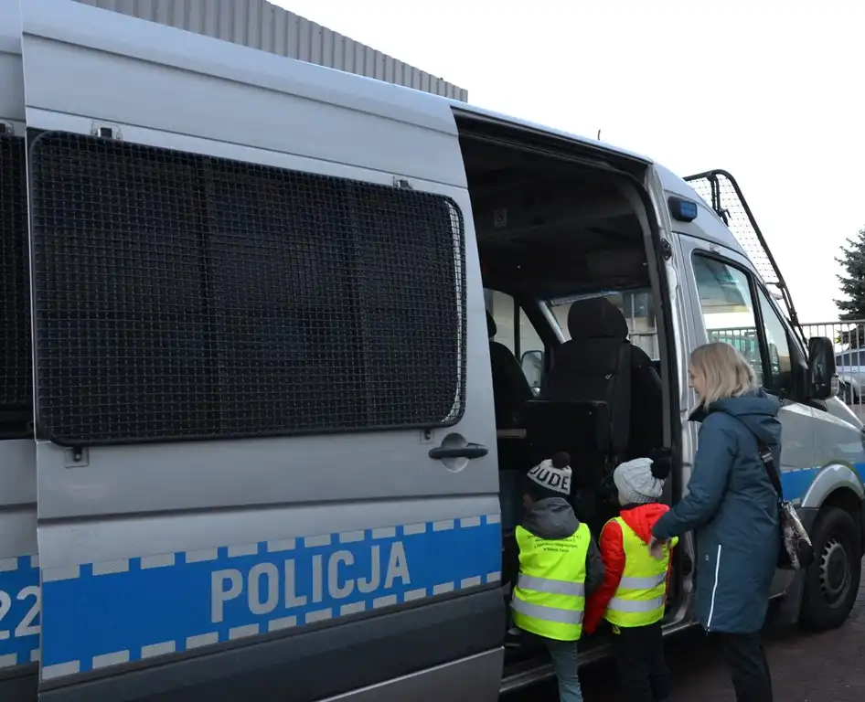 Mali goście z wizytą w Komendzie Miejskiej Policji w Nowym Sączu