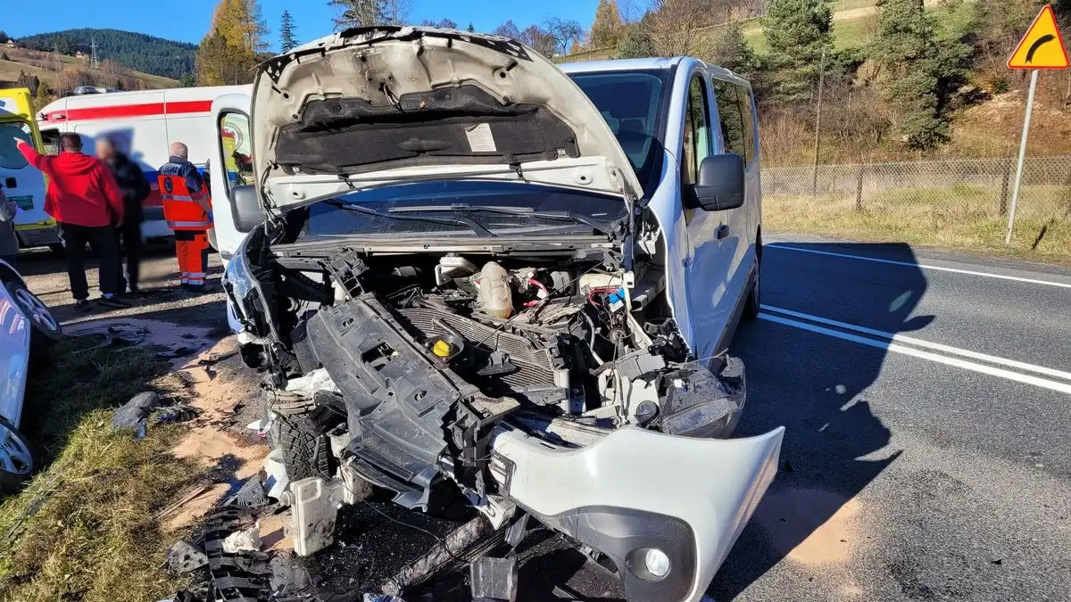 Wypadek w Roztoce Wielkiej. Trzy osoby poszkodowane