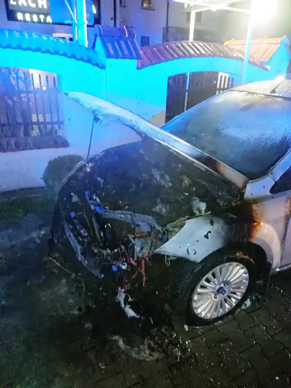 Chełmiec: Pożar samochodu osobowego. Spaleniu uległa komora silnika