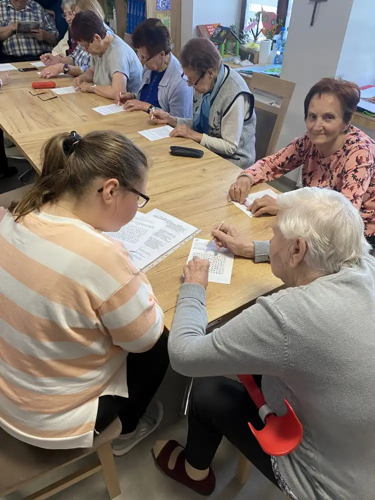 Uczniowie ZS w Starym Sączu zorganizowali i przeprowadzili warsztaty w Dziennym Domu Seniora