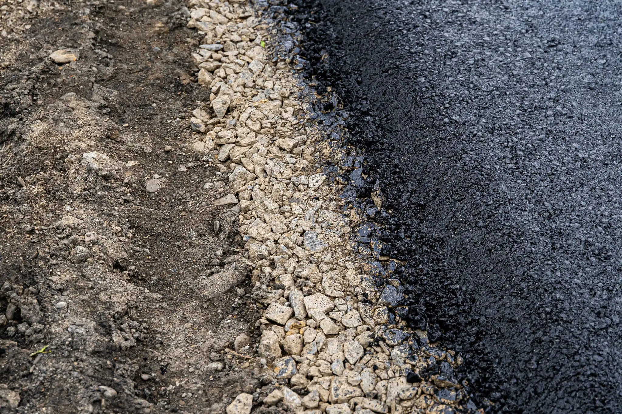 Trwa modernizacja DW 975 na odcinku Bujne–Bartkowa-Posadowa