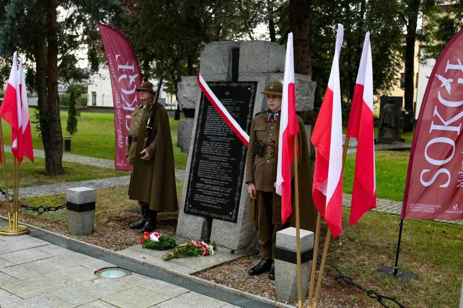 Ich nazwiska wciąż widnieją na czarnych tablicach. W Nowym Sączu oddano hołd ofiarom niemieckiego terroru