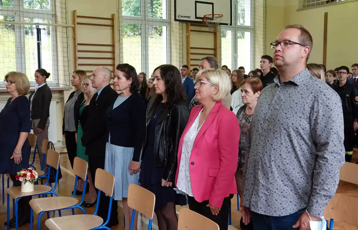 Rok szkolny w szkołach powiatu nowosądeckiego rozpoczęty. Do placówek będzie uczęszczać ponad 3200 uczniów