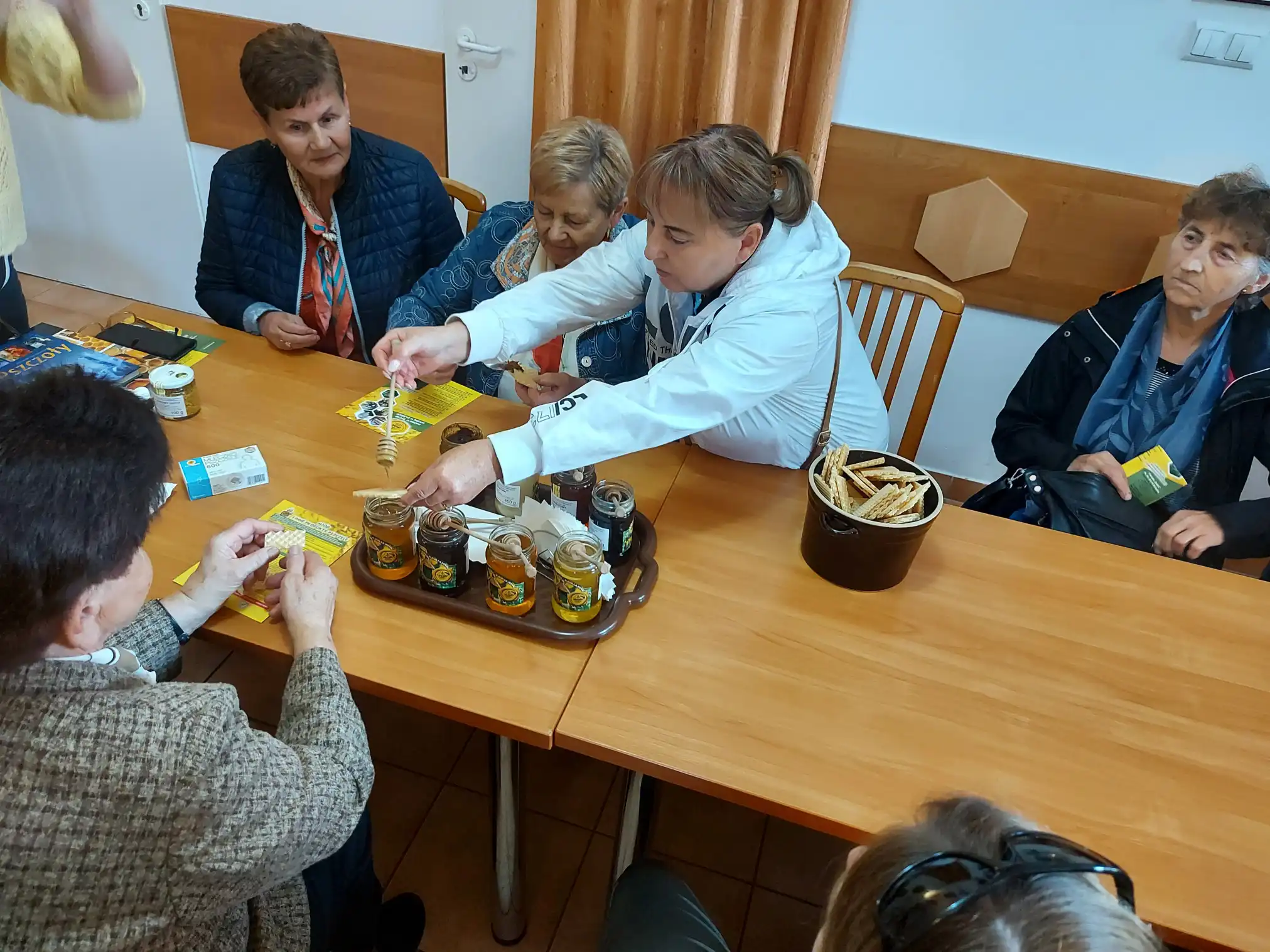 Stowarzyszeni dla Sądeckiej Ziemi z dofinansowaniem do projektu „Czym Małopolska Pszczoła może zachwycić seniora?”