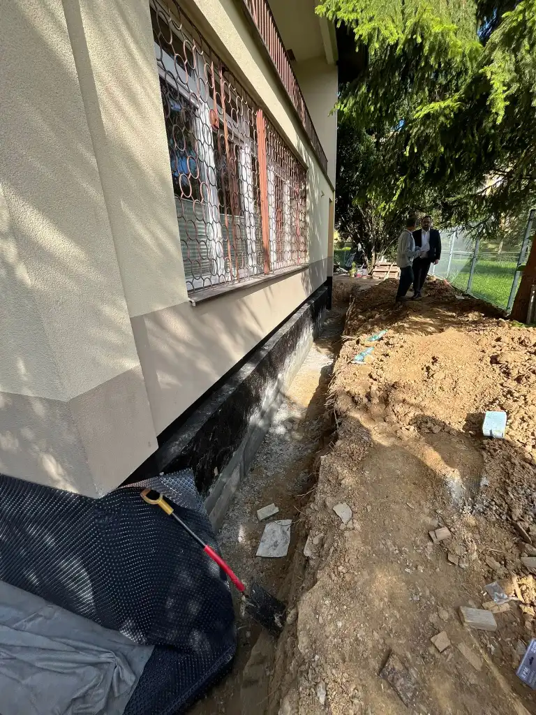 Gorlice: Trwa modernizacja budynku przy ul. Słonecznej 7