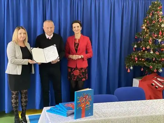 Szkoły modelowe w Nowym Sączu i Świniarsku z umowami grantowymi na zakup wysokiej jakości urządzeń cyfrowych