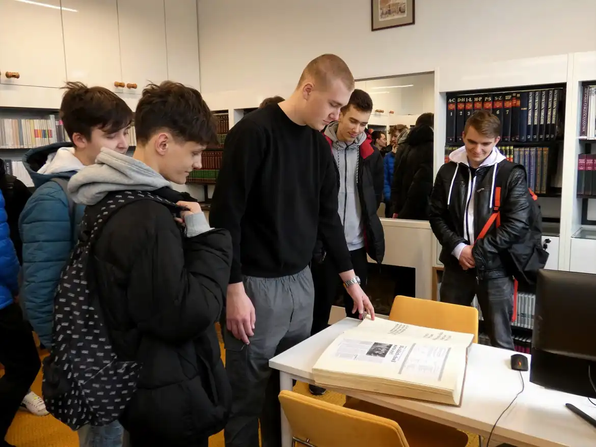 Młodzież z ZS w Starym Sączu wzięła udział w spotkaniu inaugurującym projekt edukacyjno-wychowawczy „Był sobie sztetl…”