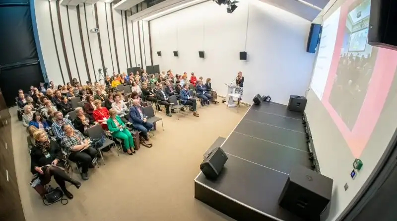 Infrastruktura bibliotek: pomysły, realizacje, doświadczenia – Stary Sącz jako przykład