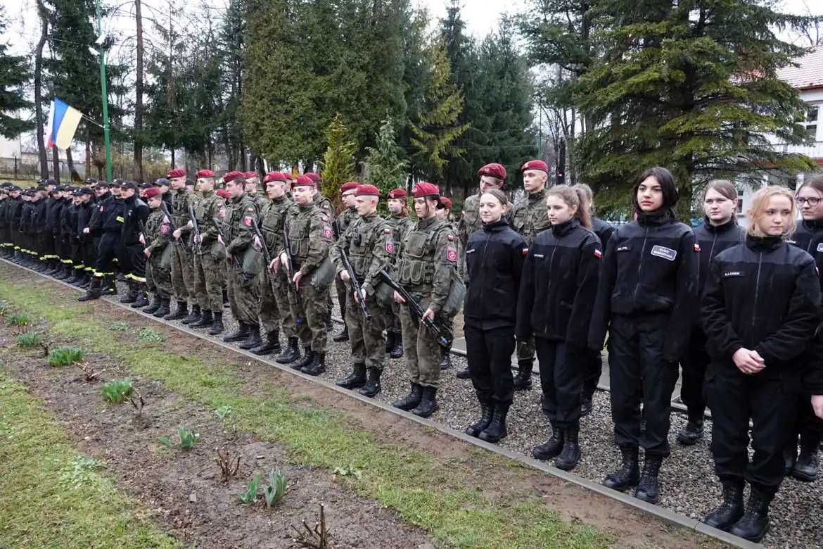 ZS w Marcinkowicach: będzie internat, strzelnica i świetne warunki do nauki. Mundury czekają na ósmoklasistów
