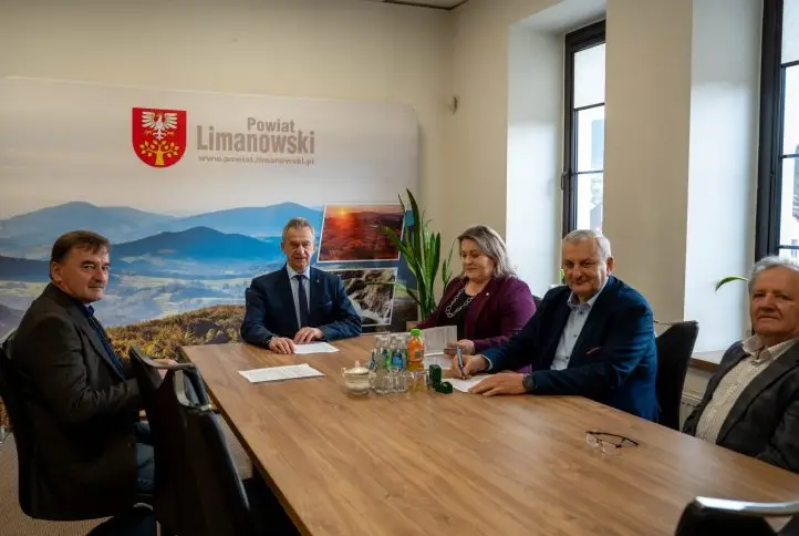 Będzie chodnik i szersza jezdnia. Kolejna przebudowa w powiecie limanowskim