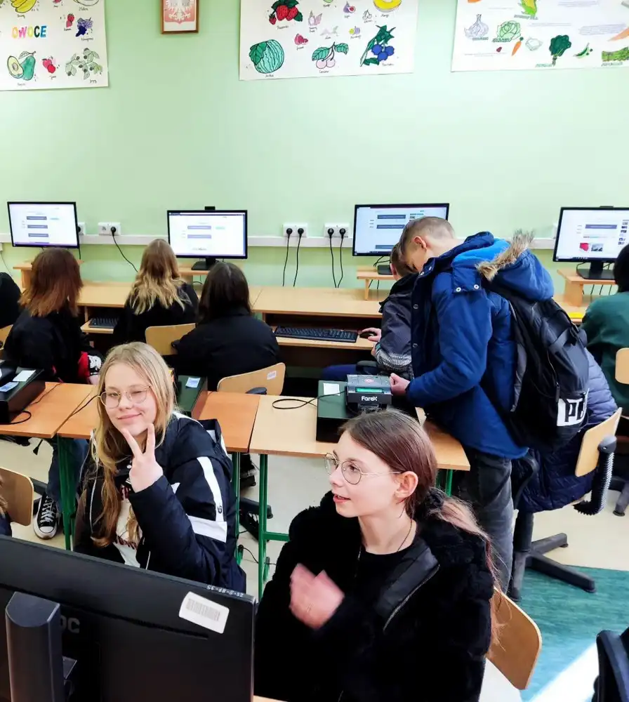 ZS w Łącku: świeżutkie rogaliki i warsztaty budowlane podczas Dnia otwartego