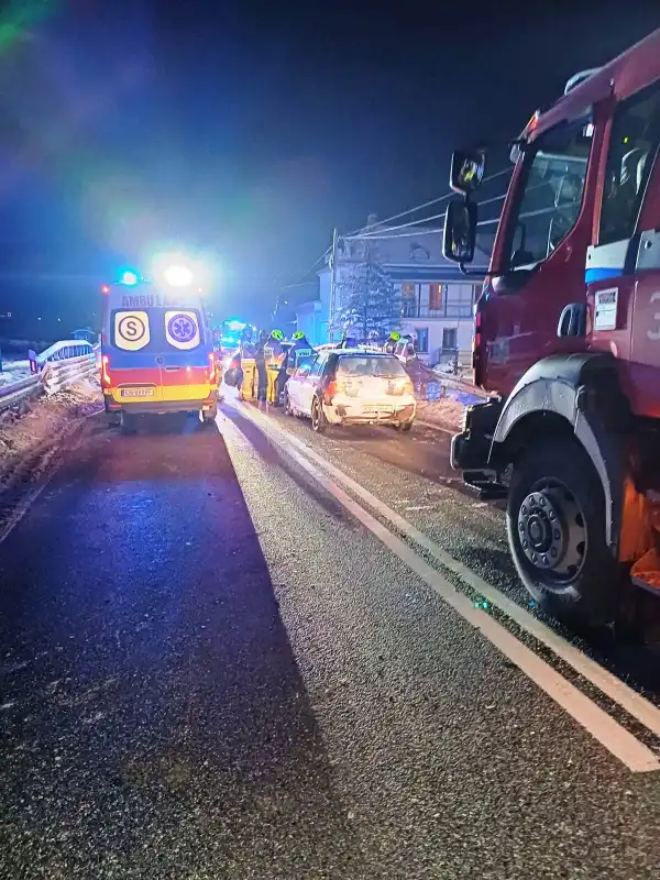 Wypadek w Siołkowej. Zderzyły się trzy samochody osobowe