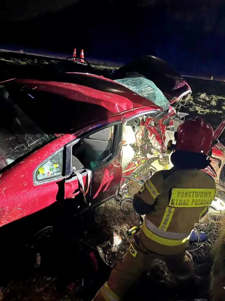 Wypadek w Maciejowej. Cztery osoby poszkodowane. Na miejsce wezwano śmigłowiec LPR