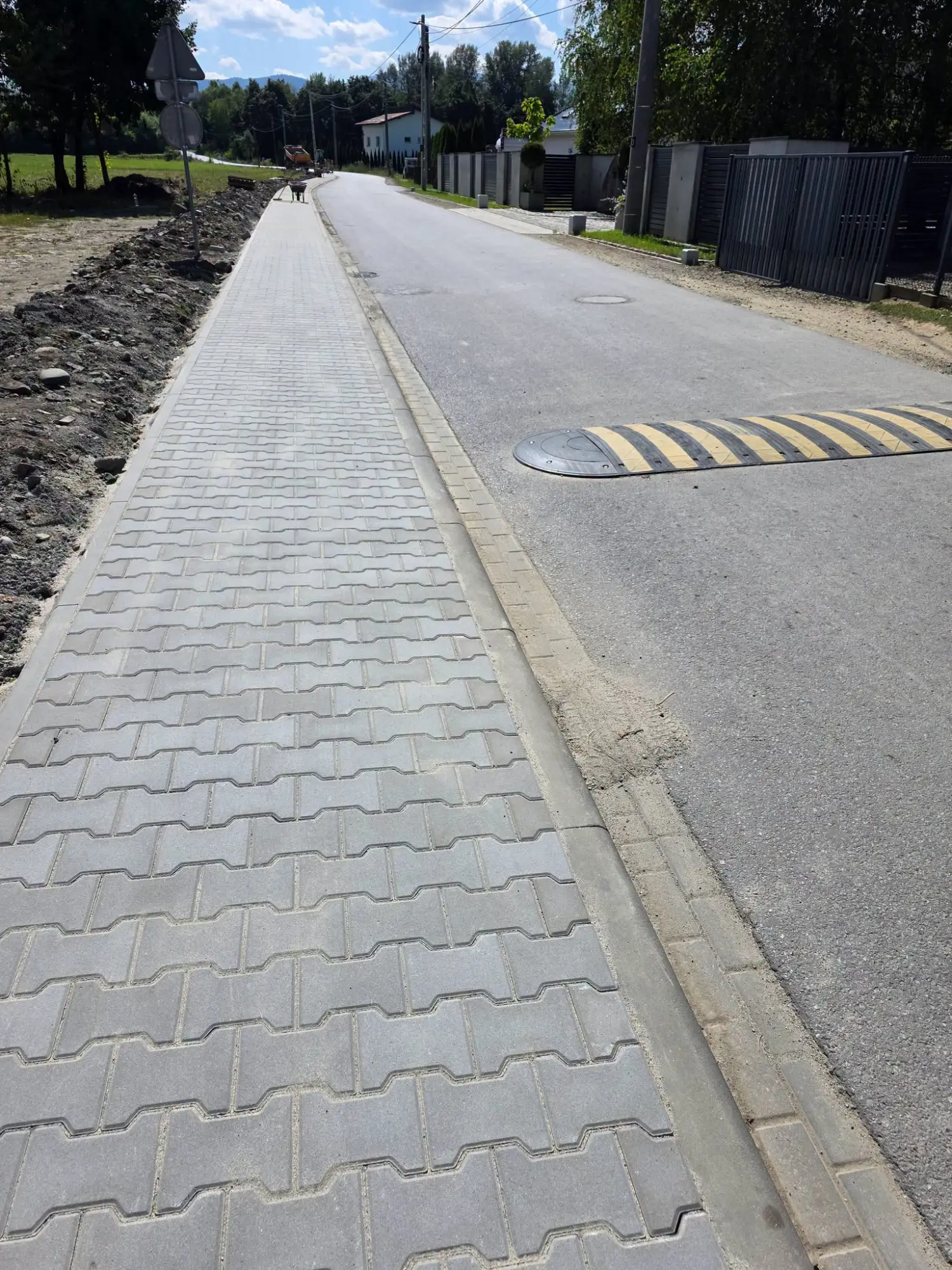 Popowice z nowym chodnikiem. Prace są już na finiszu