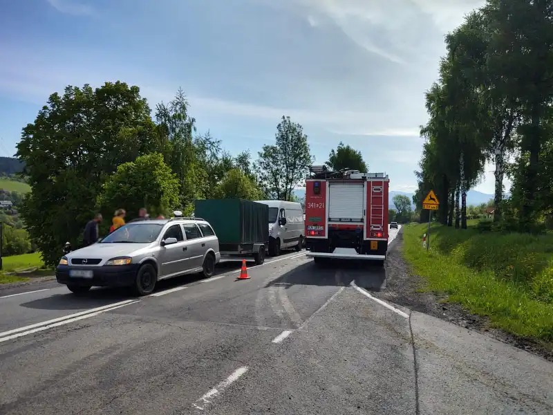 Kraksa w Biczycach Górnych. Zderzyły się trzy pojazdy
