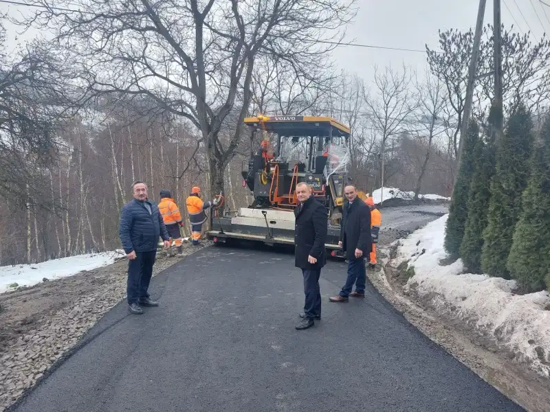 Błyskawiczna odbudowa drogi w Miłkowej