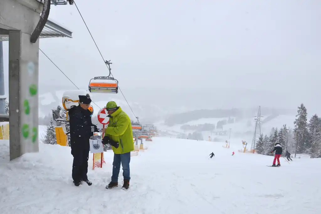 Akcja informacyjno-edukacyjna pod hasłem „Kręci mnie bezpieczeństwo na stoku” na Sądecczyźnie