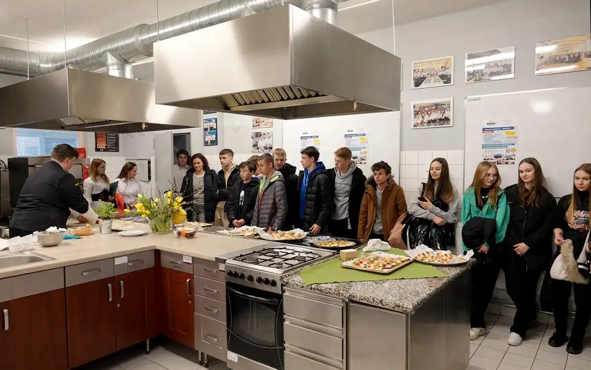 Tłumy ósmoklasistów na Dniu Otwartym w ZSP w Nawojowej