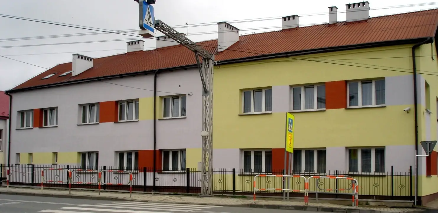 275 uczniów i nauka na dwie zmiany. Gmina rozważa przebudowę