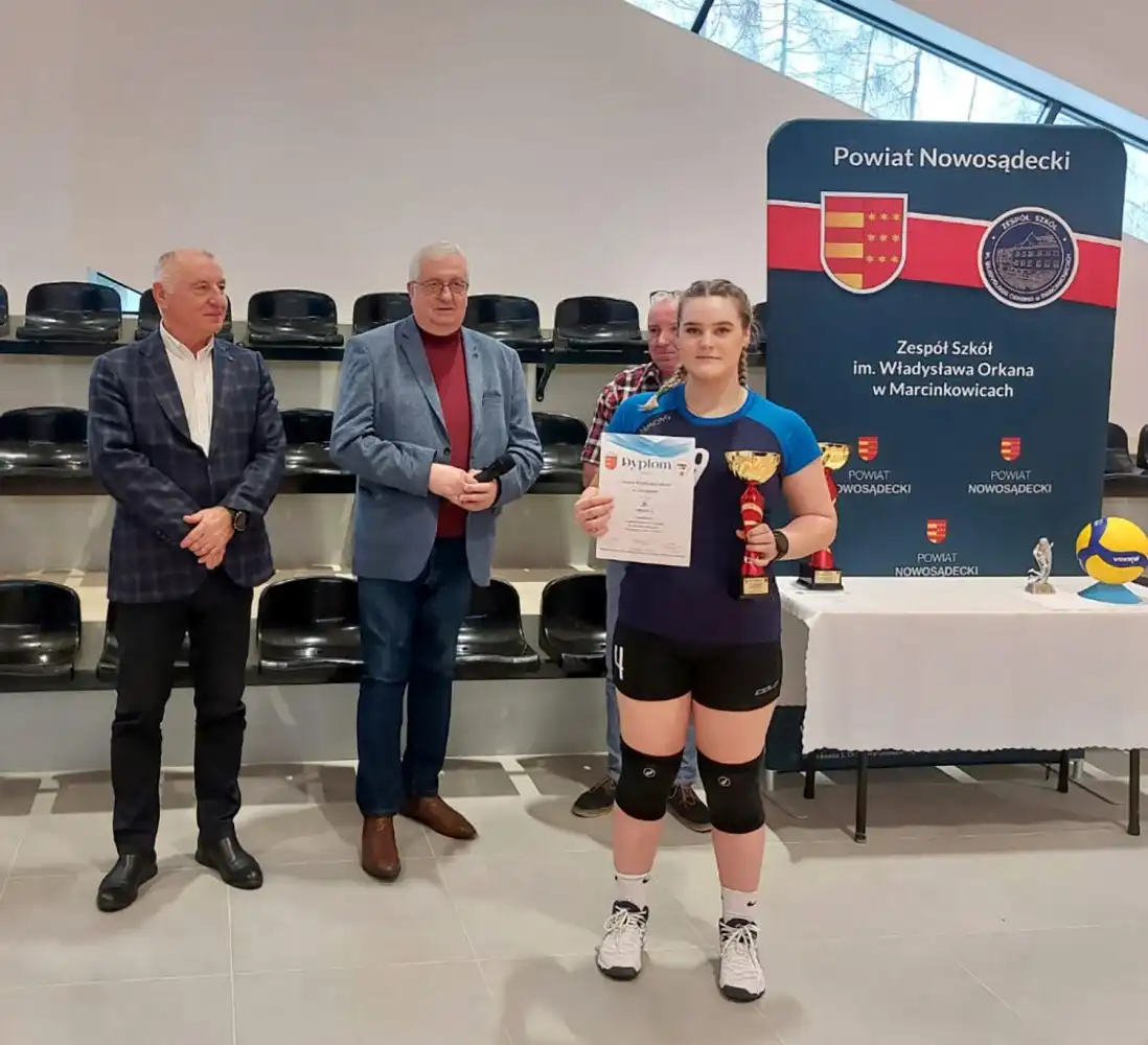 Licealistki ze Starego Sącza najlepsze w siatkówce