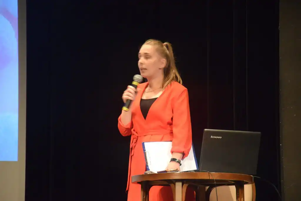 W Starym Sączu policjanci rozmawiali z uczniami o bezpiecznych wakacjach