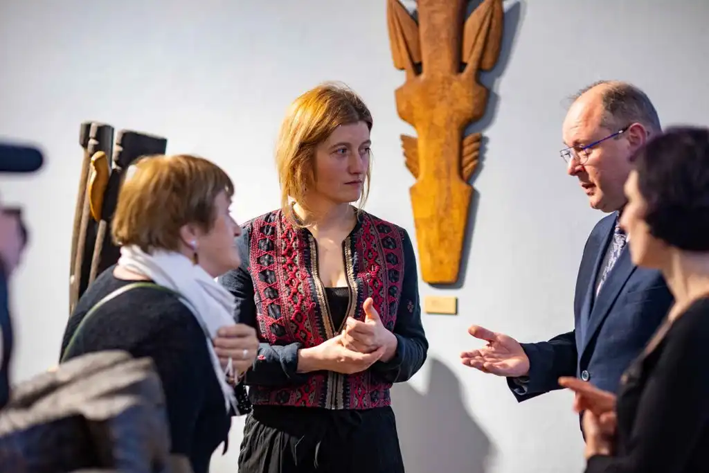 „Powrót do siebie”. Rzeźby Grzegorza Pecucha w Domu Gotyckim