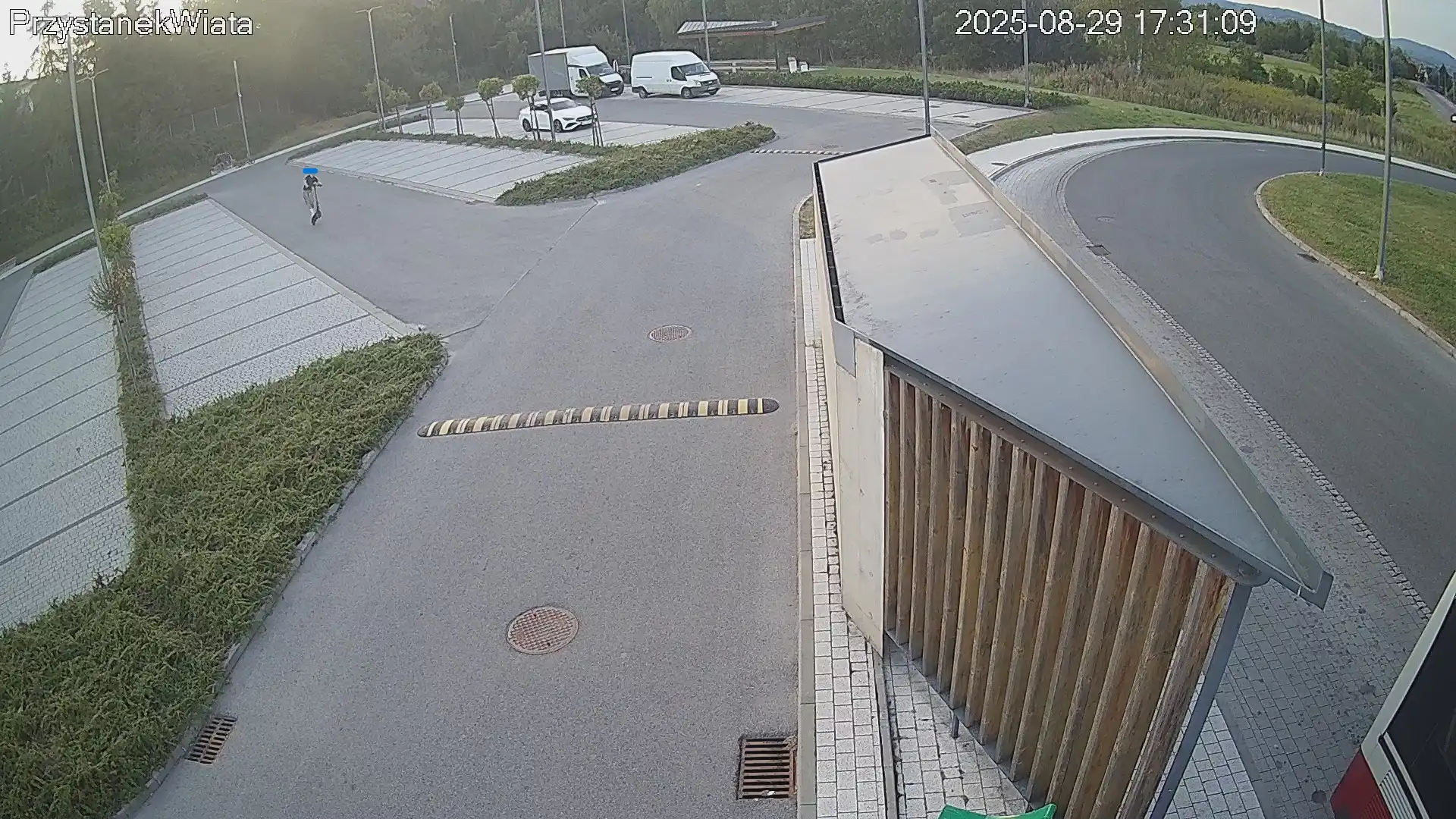 Wandalizm w Park&Ride w Starym Sączu. Monitoring wszystko zarejestrował