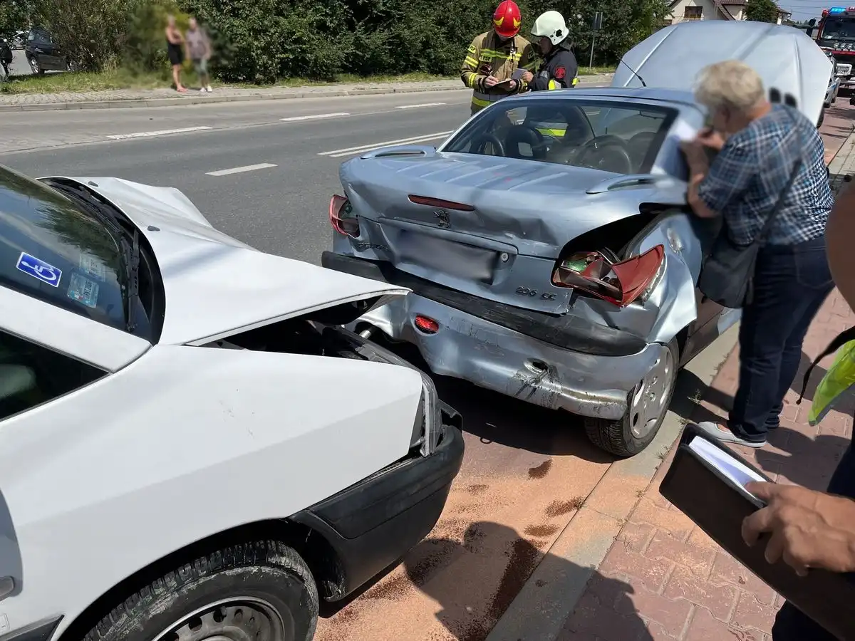 Kolizja w Starym Sączu. Zderzyły się trzy osobówki